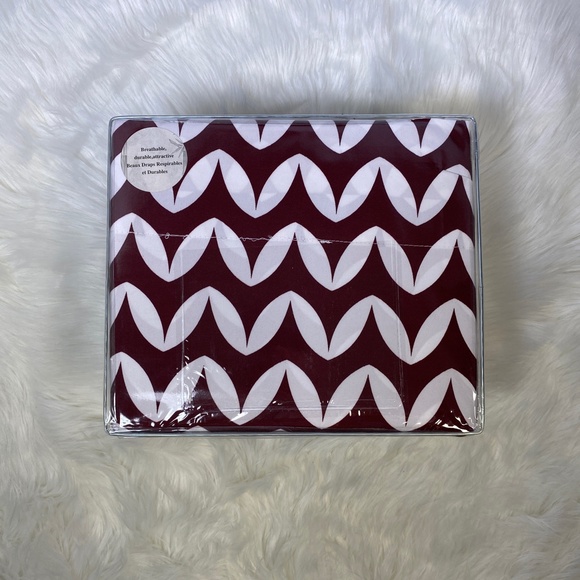 ✨FINAL STOCK✨King 4pc Burgundy Wave Bedsheets - Picture 2 of 5
